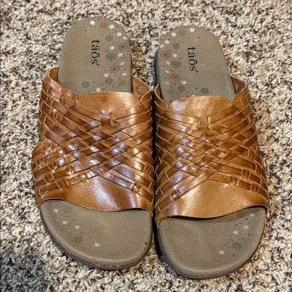 Taos Guru Sandal Honey - Picture 2 of 5